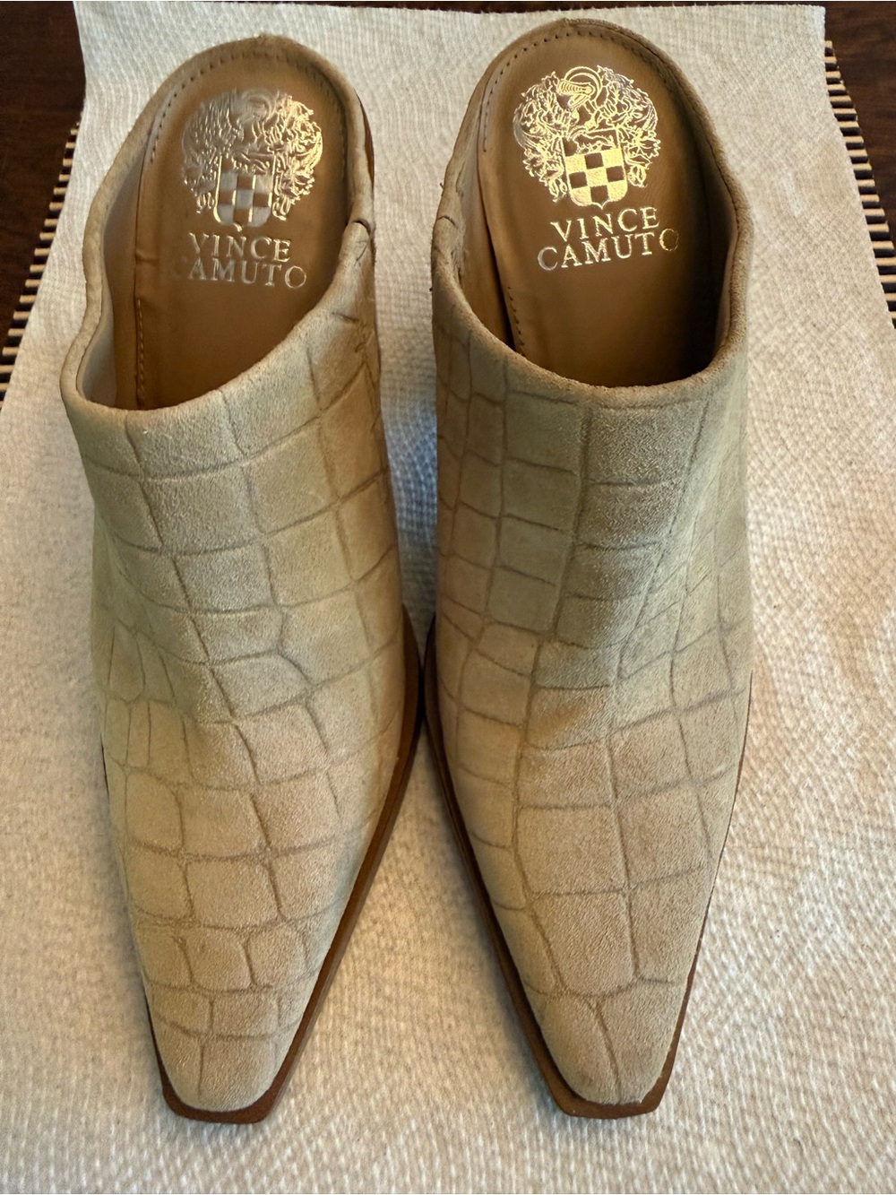Vince Camuto Tan Croc-Embossed Pointed-Toe Suede Mules Size 5 1/2M/36